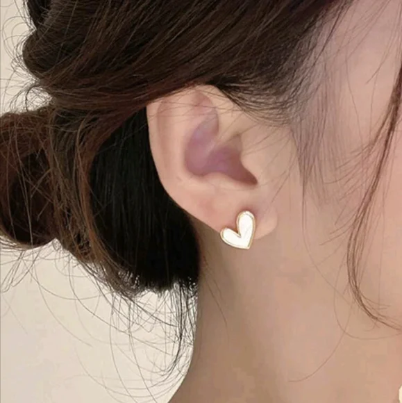 New Oil Drop Heart Shape Stud Earrings - Picture 1 of 1